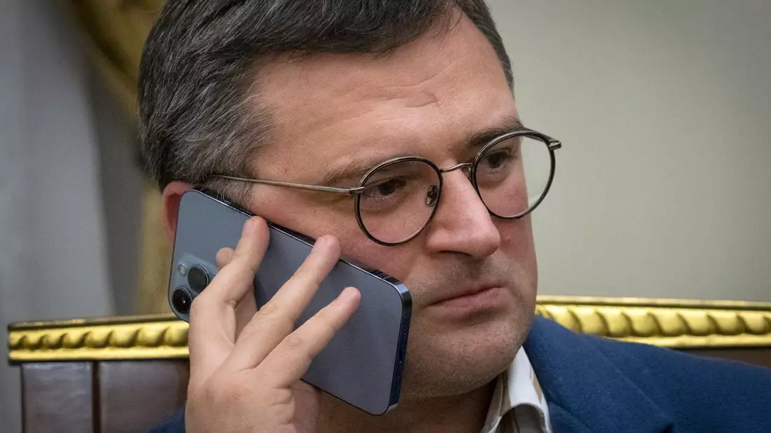 Der ukrainische Außenminister Dmytro Kuleba bemängelt den schleppende Nachschub an Artilleriemunition (Archivbild). - Bild: Efrem Lukatsky/AP/dpa