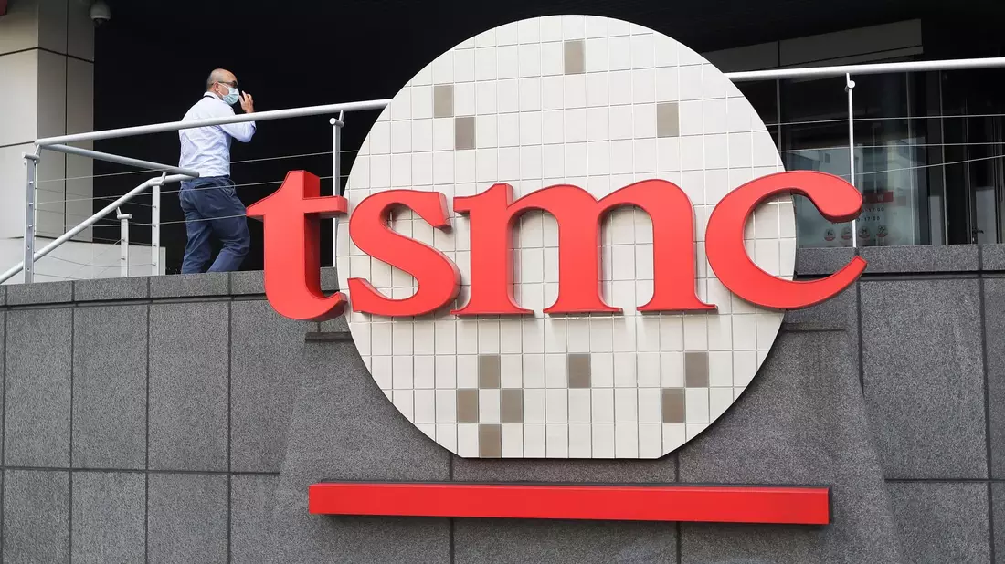Der Hauptsitz von Taiwan Semiconductor Manufacturing Company (TSMC) in Hsinchu. - Bild: Chiang Ying-Ying/AP/dpa