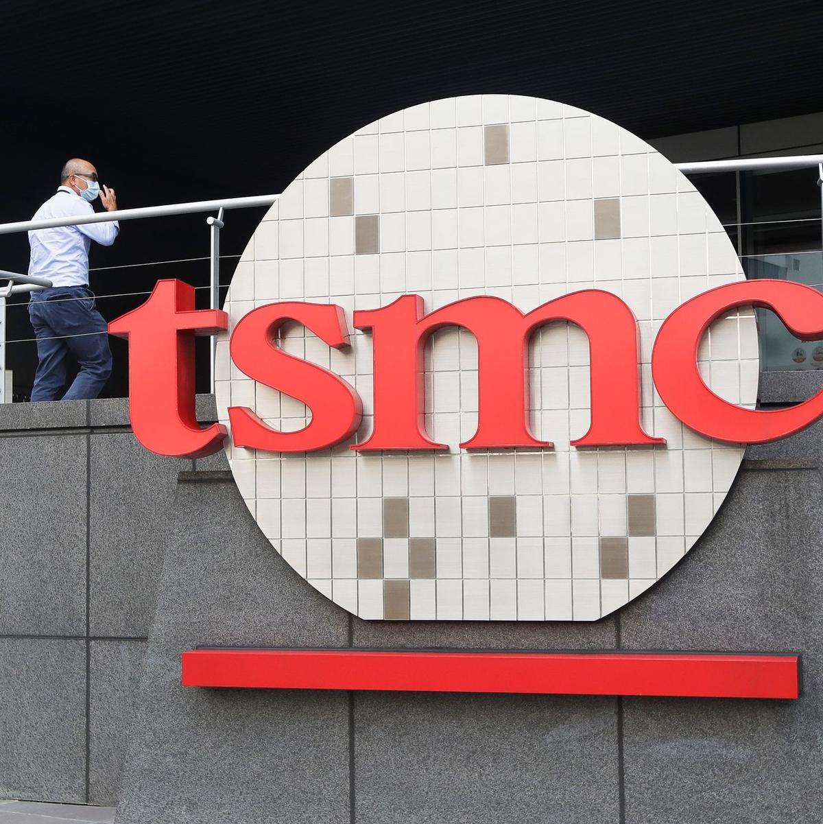 Der taiwanische Chiphersteller TSMC will ein Werk in Dresden bauen. - Foto: Chiang Ying-Ying/AP/dpa