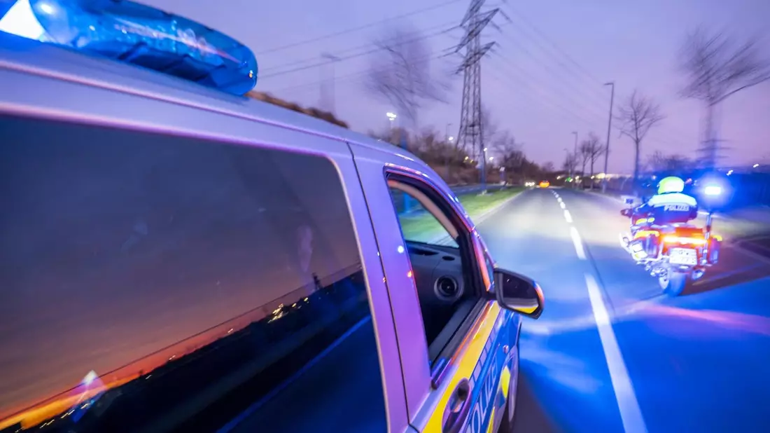 POL-ME: Raub unter Vorhalt einer Pistole: Täter entwenden Bargeld aus Kiosk - Hilden - 2401080 - Bild: presseportal.de