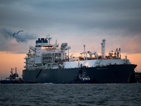 Das LNG-Terminal in Wilhelmshaven ist zum Jahreswechsel 2022/23 in Betrieb genommen worden. (Archivbild) - Foto: Sina Schuldt/dpa