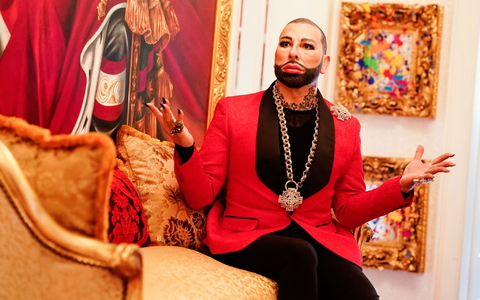 Harald Glööckler: «Ich glaube, dass es Glück bringt, wenn man positiv ist und in jeder Situation etwas Gutes sieht.» - Foto: Uwe Anspach/dpa