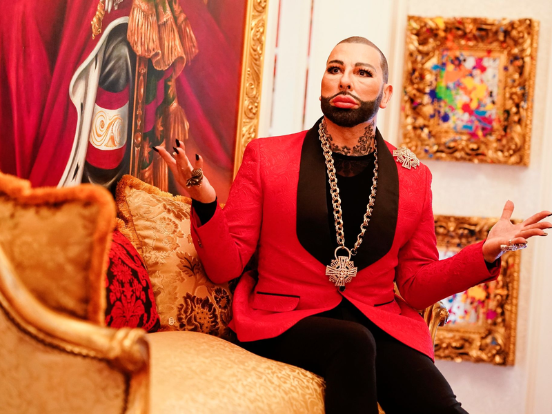 Harald Glööckler: «Ich glaube, dass es Glück bringt, wenn man positiv ist und in jeder Situation etwas Gutes sieht.» - Foto: Uwe Anspach/dpa