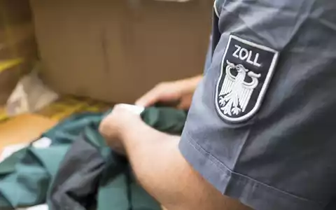 HZA-UL: 25 Kilogramm Marihuana in der Post/Zoll kontrolliert in Logistikzentren - Foto: presseportal.de