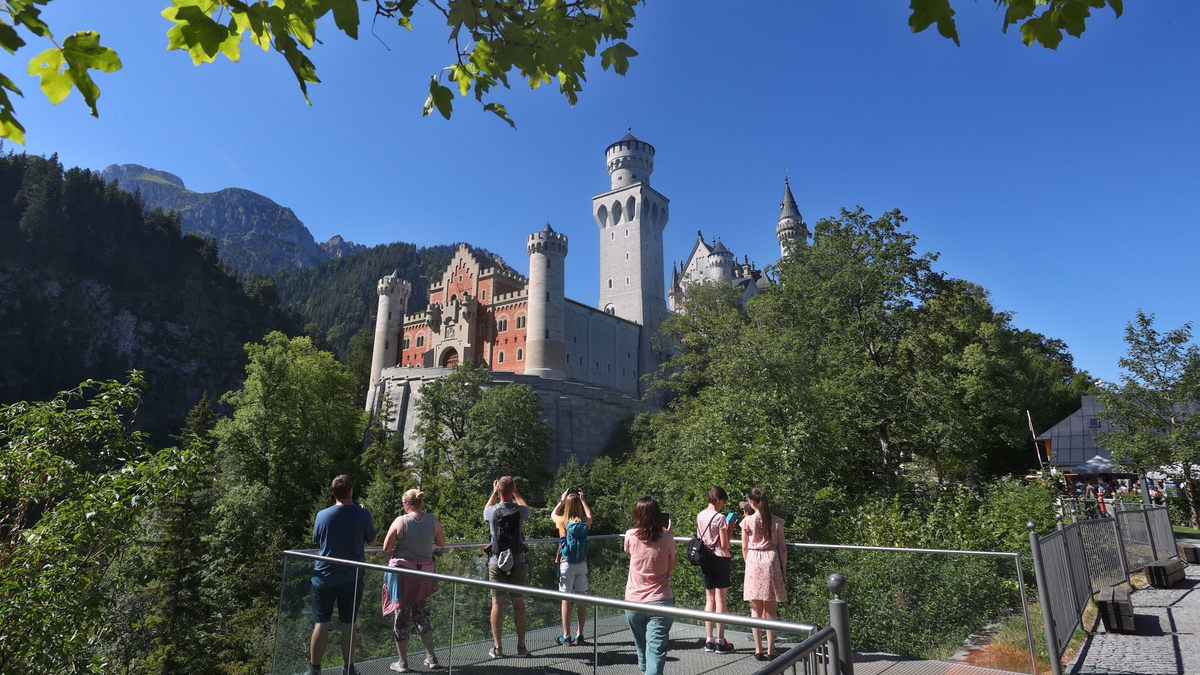 Das weltberühmte Schloss Neuschwanstein in Schwangau. - Foto: Karl-Josef Hildenbrand/dpa
