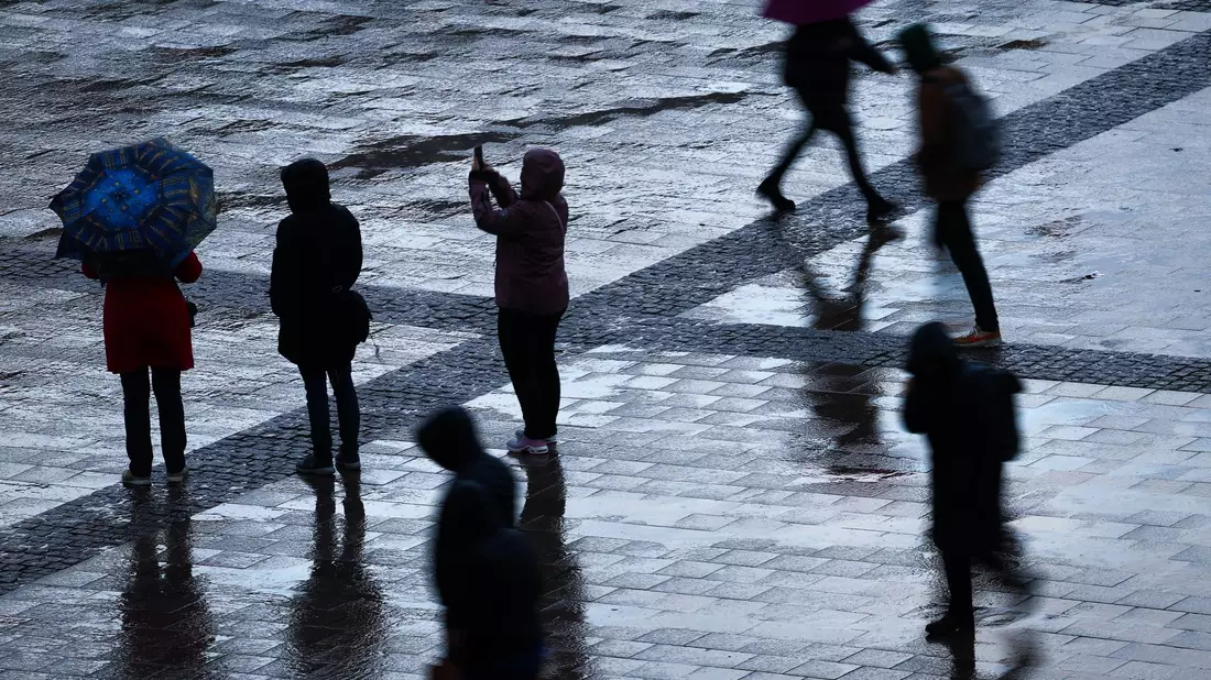Der Wetterdienst rechnet mit Temperaturen von bis zu 20 Grad im Verlauf der Woche.  - Bild: Christian Charisius/dpa