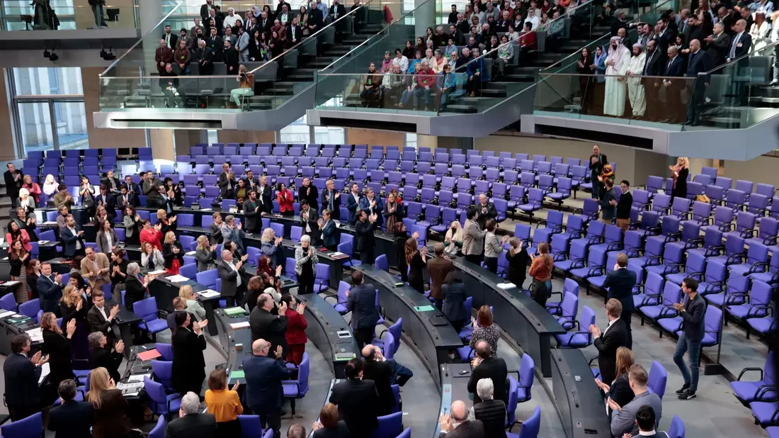 Die Debatte über Abtreibungen im Bundestag lief hoch emotional. - Bild: Carsten Koall/dpa