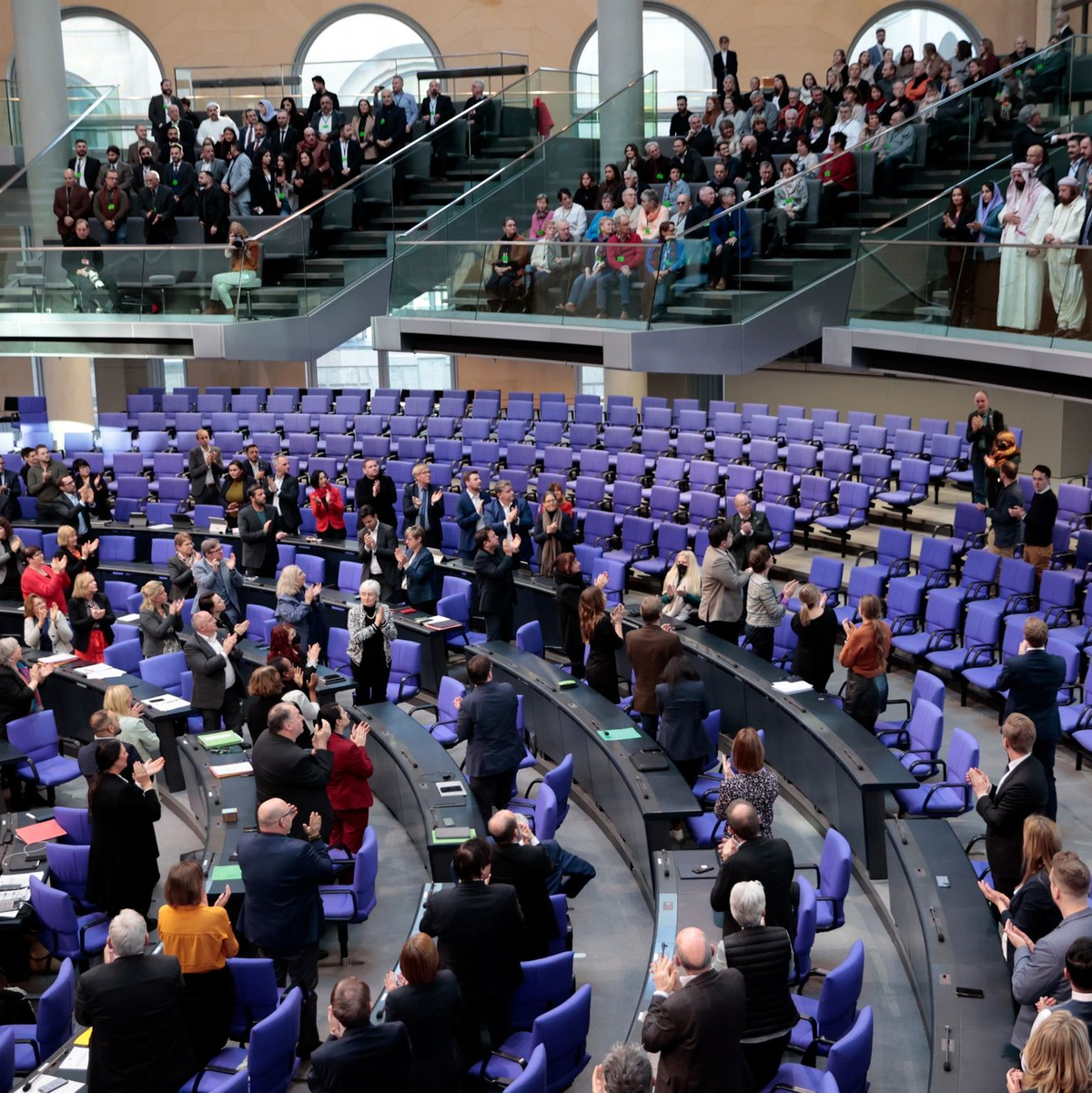 Klingbeil reagierte - und nahm den Verkehrsminister in die Verantwortung.  - Foto: Carsten Koall/dpa