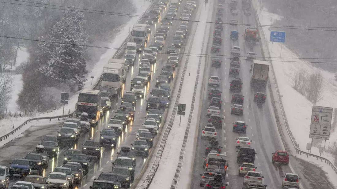 Winterfreuden in Bayern - Bild: Peter Kneffel/dpa