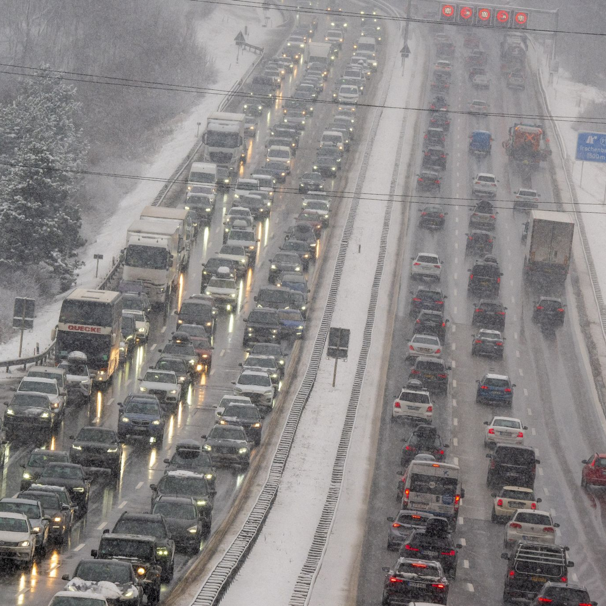Winterfreuden in Bayern - Foto: Peter Kneffel/dpa
