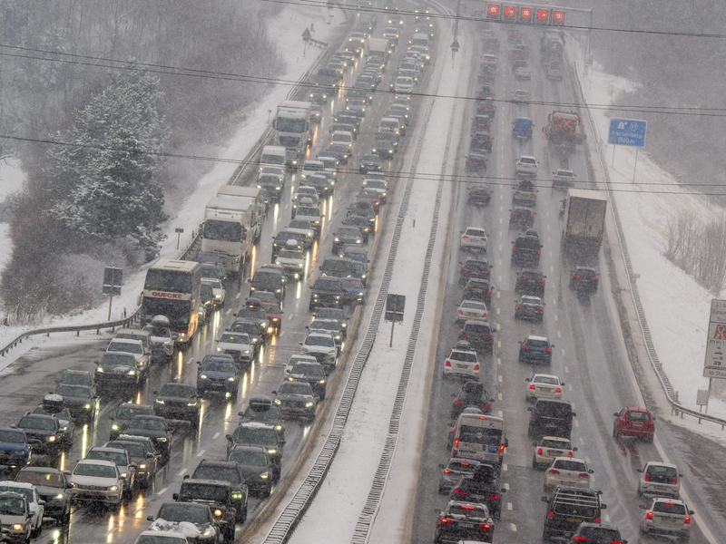 Winterfreuden in Bayern - Foto: Peter Kneffel/dpa
