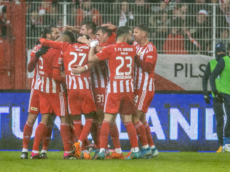 Hoffenheims Trainer Matarazzo sah eine schwache erste Halbzeit seiner Mannschaft. - Foto: Andreas Gora/dpa