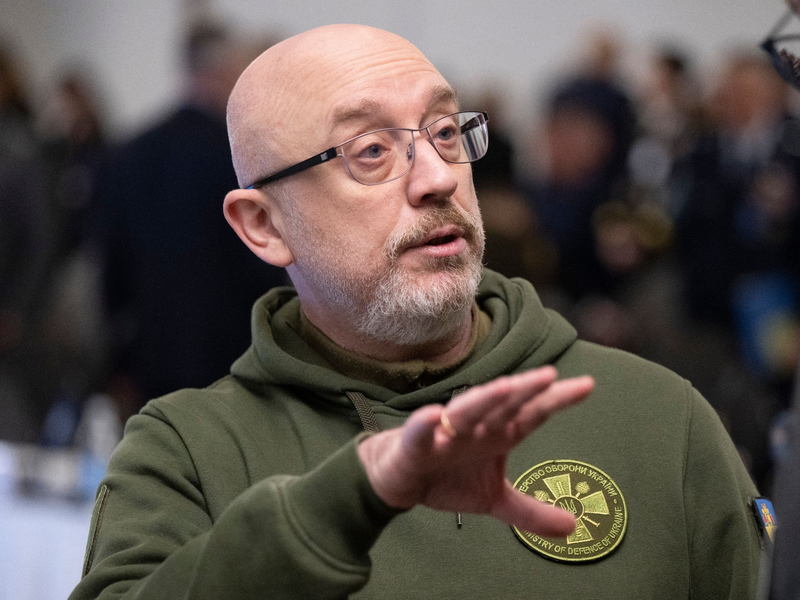 Der ukrainische Verteidigungsminister Olexij Resnikow muss gehen. - Foto: Boris Roessler/dpa