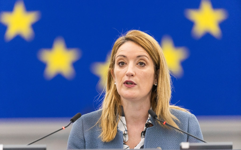 Roberta Metsola ist die Präsidentin des Europäischen Parlaments, wo derzeit über eine Asyl-Reform gesprochen wird. - Foto: Philipp von Ditfurth/dpa