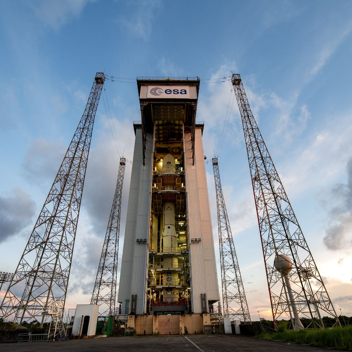 Der Fehlstart der Vega C vor zwei Jahren war für die Esa ein schwerer Schlag. (Archivbild) - Foto: M. Pedoussaut/ESA/dpa