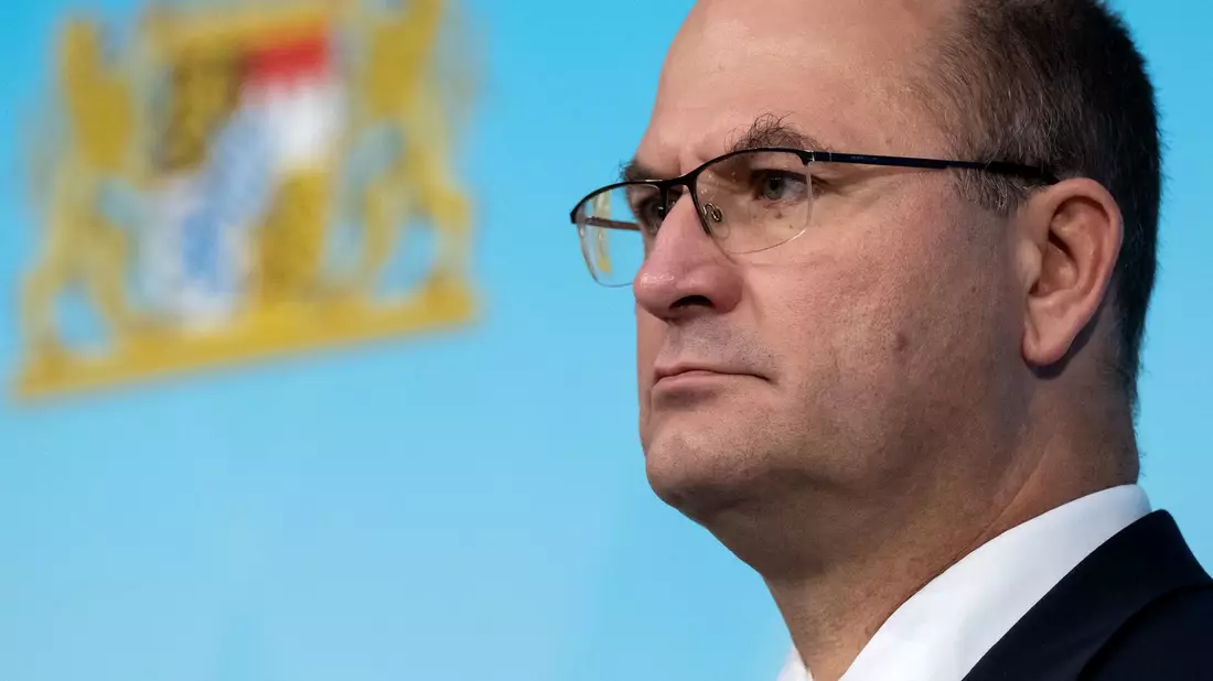 Bayerns Finanzminister Albert Füracker (CSU) sieht das Ausgleichssystem unter den Bundesländern am Ende. Er sorgt sich um eine Überforderung der Geberländer. (Archivbild)  - Bild: Sven Hoppe/dpa