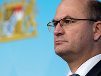 Bayerns Finanzminister Albert Füracker (CSU) sieht das Ausgleichssystem unter den Bundesländern am Ende. Er sorgt sich um eine Überforderung der Geberländer. (Archivbild) - Foto: Sven Hoppe/dpa