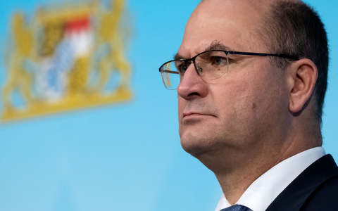 Bayerns Finanzminister Albert Füracker (CSU) sieht das Ausgleichssystem unter den Bundesländern am Ende. Er sorgt sich um eine Überforderung der Geberländer. (Archivbild)  - Foto: Sven Hoppe/dpa