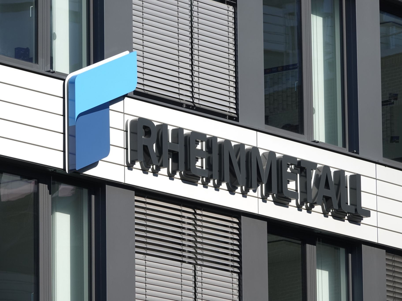 Der Rüstungskonzern Rheinmetall macht glänzende Geschäfte. - Foto: Sophie Brössler/dpa