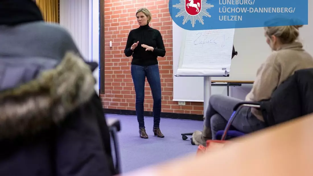 POL-LG: ++ Wie schützen sich Frauen? -> Vorträge bei der Polizei Gegen Gewalt an Frauen in LG ++ ... und WenDo - Selbstbehauptung und Selbstverteidigung für Frauen Grundkurs in LG ++ Voranmeldungen - Bild: presseportal.de