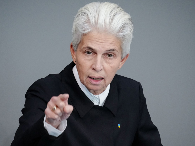 Marie-Agnes Strack-Zimmermann findet deutliche Worte: «Ich empfehle dringend, dorthin zu reisen, um zu sehen, welche Tragödien sich dort abspielen.» - Foto: Kay Nietfeld/dpa