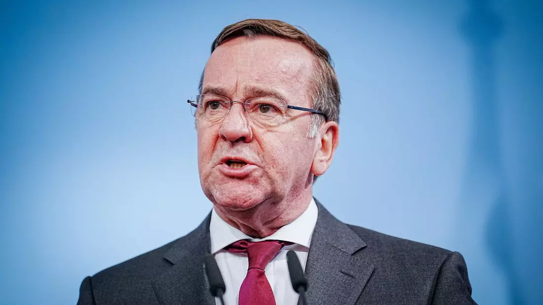 Der Verteidigungsminister kritisiert, dass zentrale Punkte seines Gesetzentwurfs geändert wurden, bevor dieser überhaupt in den Bundestag eingebracht worden ist. (Archivbild) - Bild: Kay Nietfeld/dpa