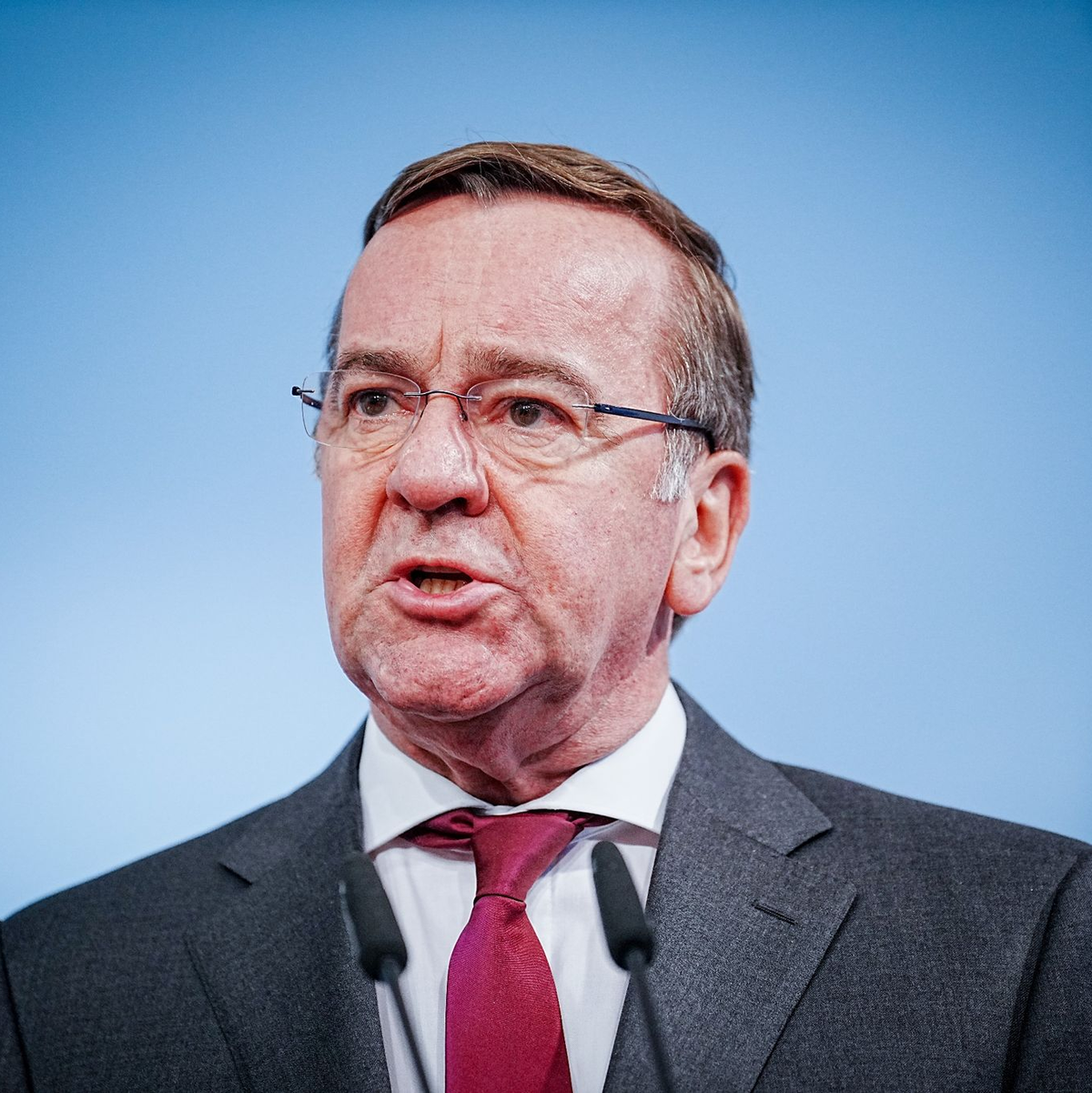 Er führt regelmäßig die Beliebtheitsumfragen an: Boris Pistorius ist der einzige Minister, der im Amt bleibt. (Archivbild) - Foto: Kay Nietfeld/dpa