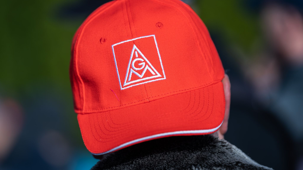 Die IG Metall hat die Beschäftigten aufgerufen, ihre Arbeit unbefristet niederzulegen. - Foto: Silas Stein/dpa