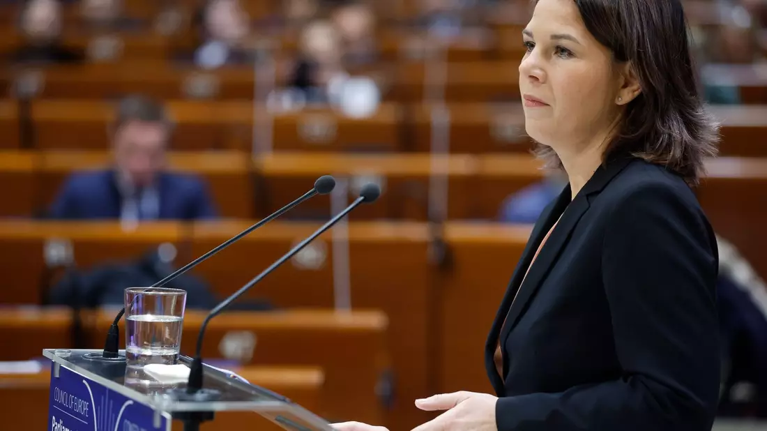 Eine riesiges Transparent wirbt am Europäischen Parlament in Straßburg für die Europawahlen. - Bild: Jean-Francois Badias/AP/dpa