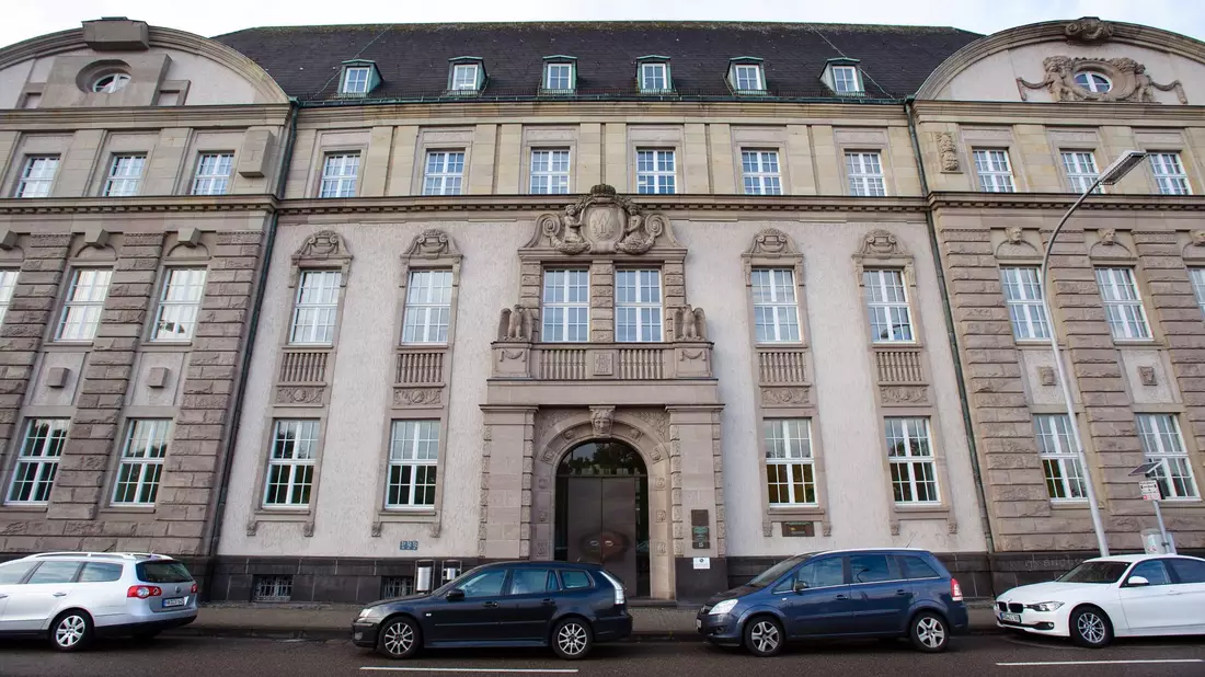 Das Landgericht in Saarbrücken. - Bild: Oliver Dietze/dpa