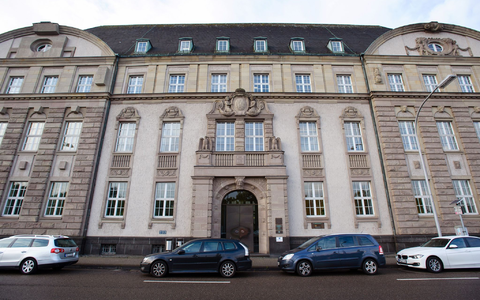 Das Landgericht in Saarbrücken. - Foto: Oliver Dietze/dpa