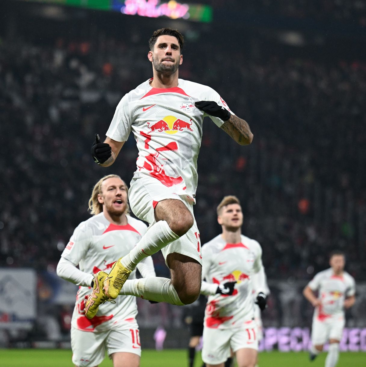 War an zwei Toren beteiligt: Yan Diomande - Foto: Hendrik Schmidt/dpa