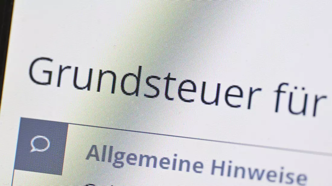 Die Neufassung der Grundsteuer beschäftigt die Finanzgerichte bundesweit. (Symbolbild) - Bild: Bernd Weißbrod/dpa