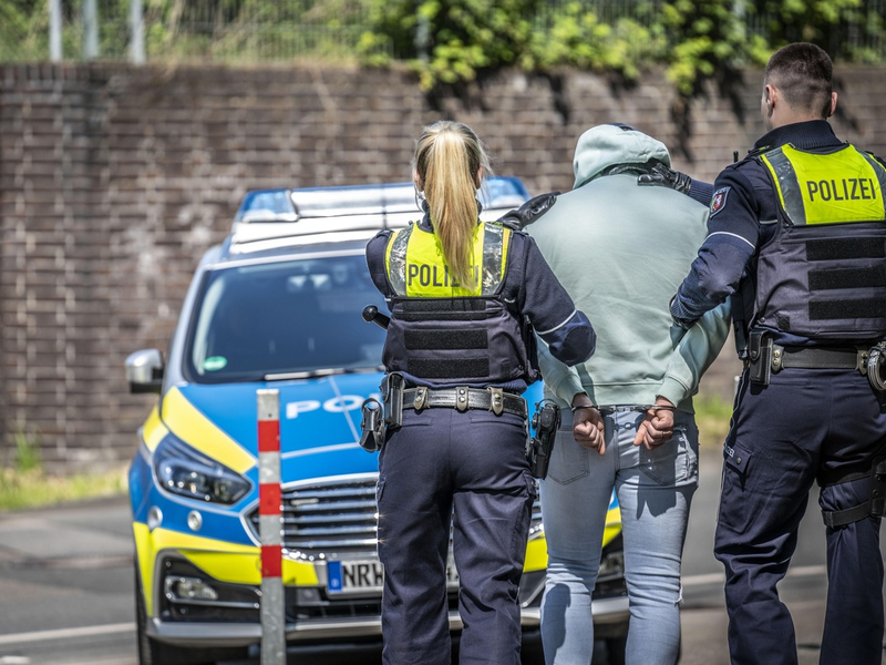 POL-ME: Gefährliche Körperverletzung: Polizei stellt zwei Tatverdächtige und bittet um Hinweise - 2507117 - Foto: presseportal.de