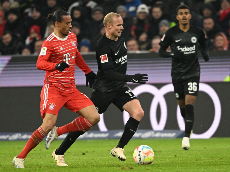 Gegen Frankfurt musste Joshua Kimmich, verletzt raus. Eine Rückkehr in Stuttgart kommt zu früh. - Foto: Sven Hoppe/dpa