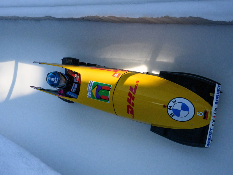 Holte sich den Sieg im Monobob in Winterberg: Laura Nolte jubelt nach ihrem letzten Lauf. - Foto: Robert Michael/dpa