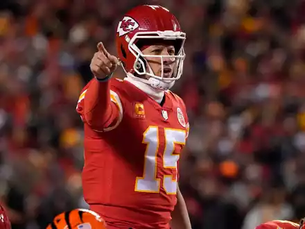 Chiefs-Spielmacher Patrick Mahomes führte sein Team zum Sieg. - Foto: Ed Zurga/AP/dpa