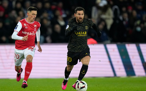 Spieler von Paris Saint-Germain jubeln über ihr Tor gegen den FC Arsenal. - Foto: Thibault Camus/AP/dpa