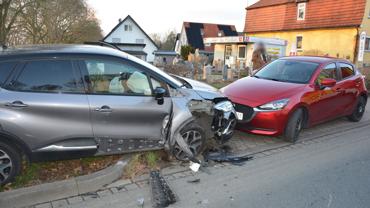 POL-HF: Auto prallt gegen Baum - Polizei sucht Unfallbeteiligten oder Zeugen - Foto: presseportal.de