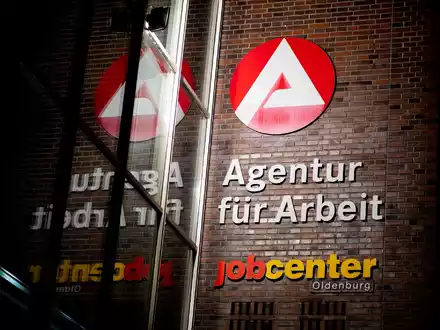 Die Zahl der Arbeitslosen in Deutschland ist im Juni im Vergleich zum Vormonat gestiegen - Foto: Hauke-Christian Dittrich/dpa