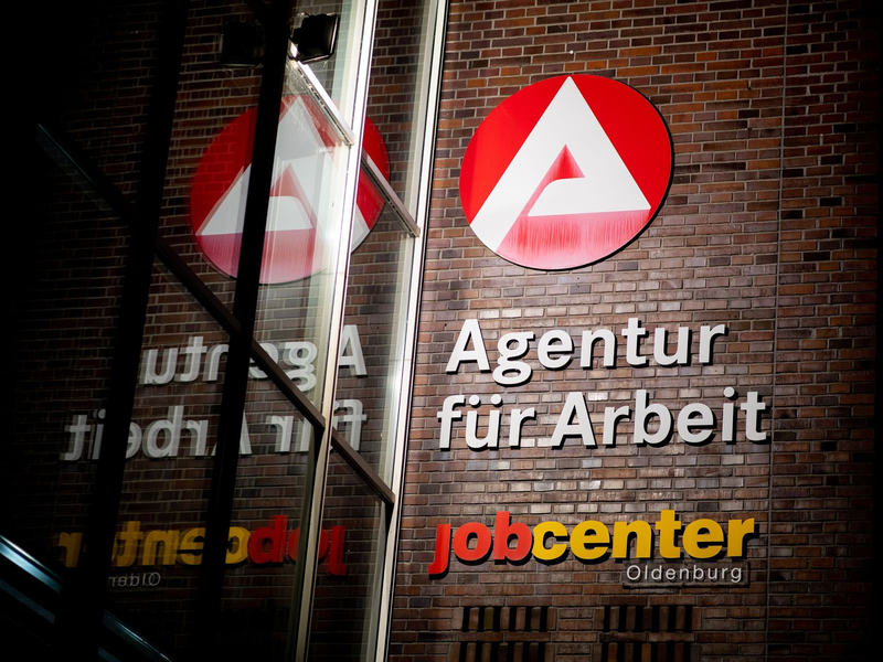 Die Zahl der Arbeitslosen in Deutschland ist im Juni im Vergleich zum Vormonat gestiegen - Foto: Hauke-Christian Dittrich/dpa