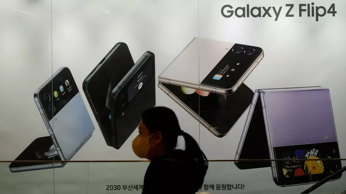 Samsung Electronics meldet einen deutlichen Anstieg des Betriebsgewinns für das letzte Quartal. - Bild: Ahn Young-Joon/AP/dpa