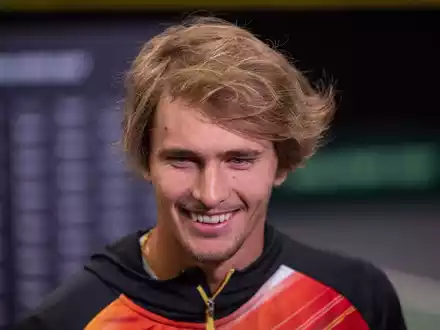 Alexander Zverev lässt seinen Start beim Davis Cup noch offen. - Foto: Harald Tittel/dpa