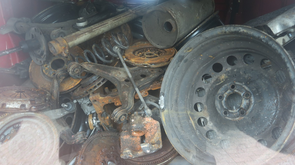 POL-NMS: 240513-4-pdms: Bimöhlen/ A7: Völlig überladen und mit gefälschtem Führerschein unterwegs - Foto: presseportal.de