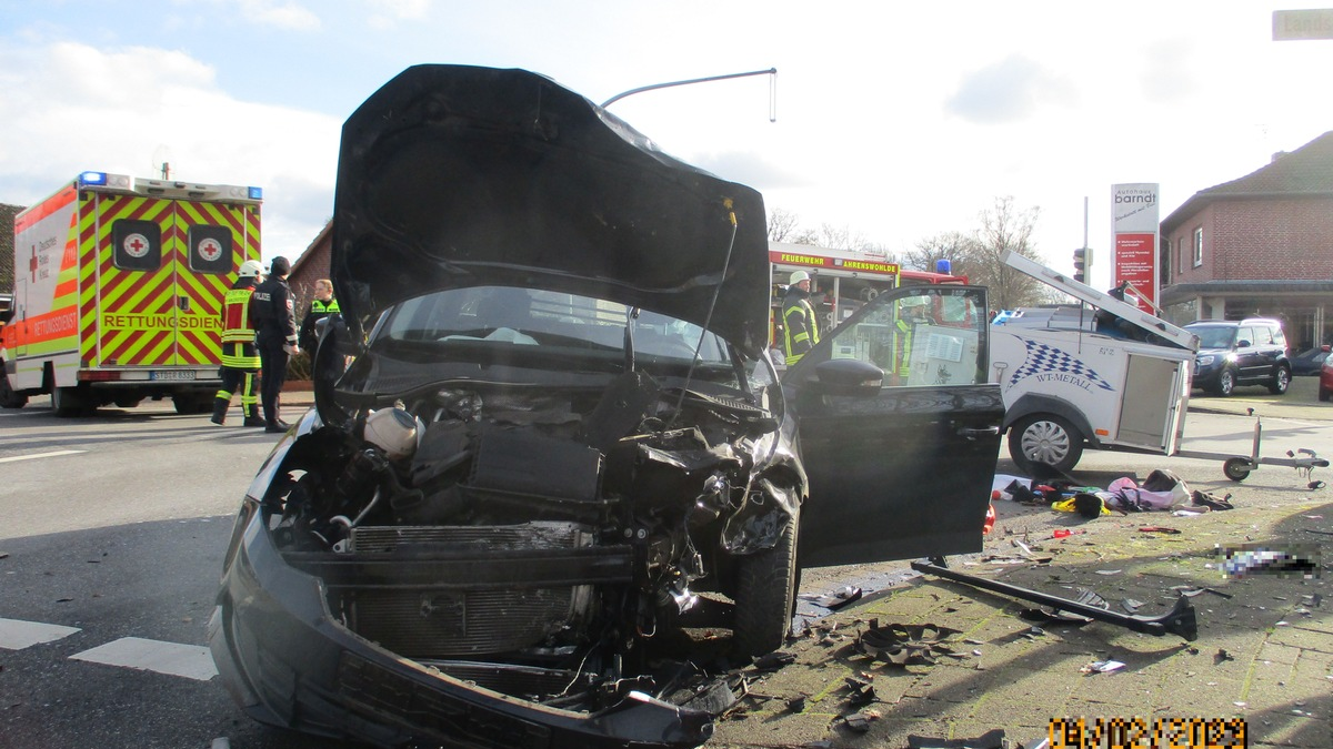 FW-OB: Anwohner retten vier Personen bei Wohnungsbrand - Foto: presseportal.de