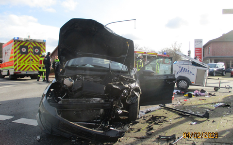 FW-OB: Anwohner retten vier Personen bei Wohnungsbrand - Foto: presseportal.de