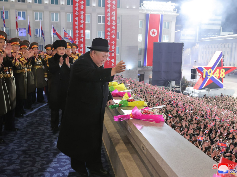 Machthaber Kim Jong Un will die militärische Macht Nordkoreas weiter ausbauen. - Foto: Uncredited/KCNA/KNS/dpa