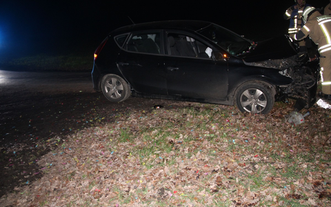 POL-COE: Lüdinghausen, Elvert/ Auto prallt gegen Baum - Foto: presseportal.de