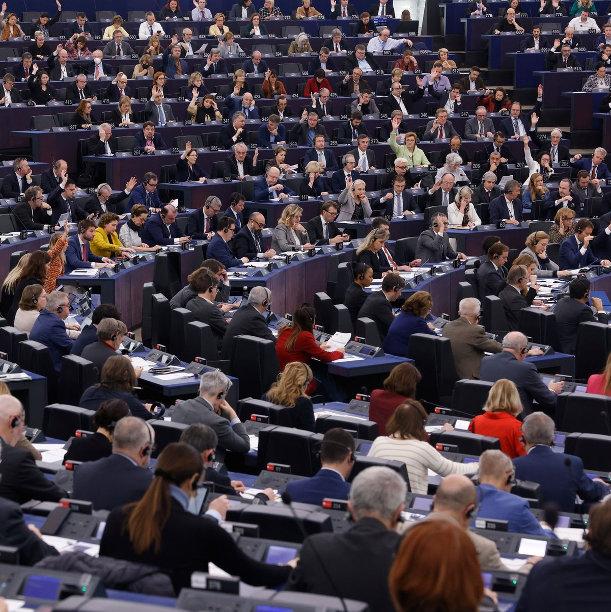 Ursula von der Leyen, Präsidentin der Europäischen Kommission, bei ihrer Ankunft im Europäischen Parlament. - Foto: Jean-Francois Badias/AP/dpa