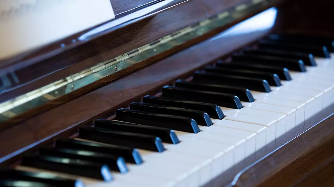 Das entdeckte und vermutlich Chopin zuzuschreibende Stück ist gespielt rund 80 Sekunden lang.  - Bild: Viola Lopes/dpa